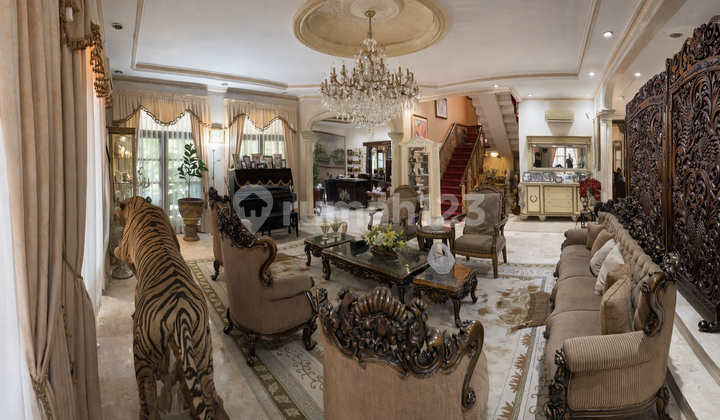 For Quick Sale! Semi-Furnished Luxury House with Spacious Courtyard in Tebet, South Jakarta