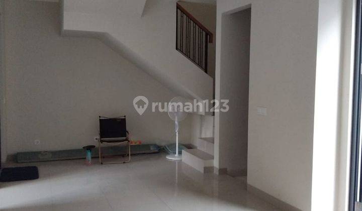 Rumah 2 Lantai Bagus Modern di Cluster Nashville, Jakarta Timur 8