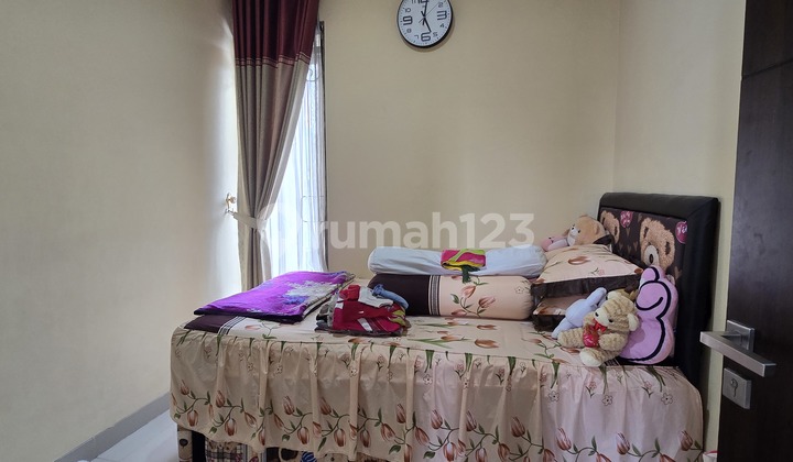 Siap Huni, Rumah 2 Lantai Dekat Pusat Perbelanjaan Metland Transyogi 2