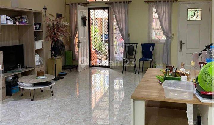 Rumah 2 Lantai Bagus Unfurnished SHM di Raffles Hills, Jakarta Timur 2