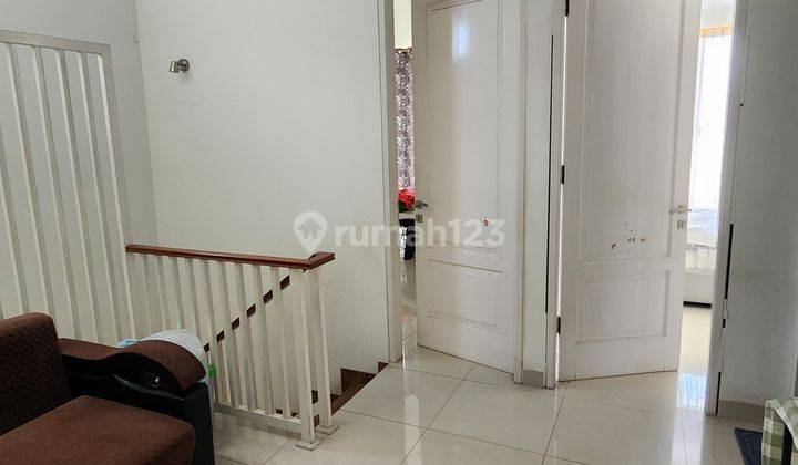 Rumah 2 Lantai Bagus Semi Furnished SHM di Cluster The Dense , Jakarta Timur 5