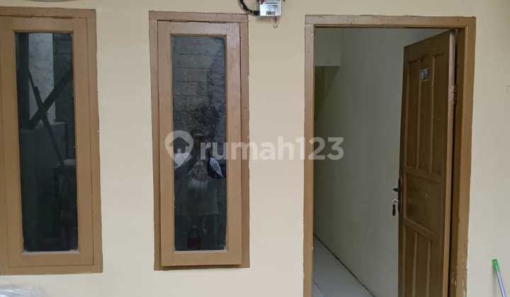 Di Kontrakan Rumah di Gondrong Belakang Green Lake 4 Sekat