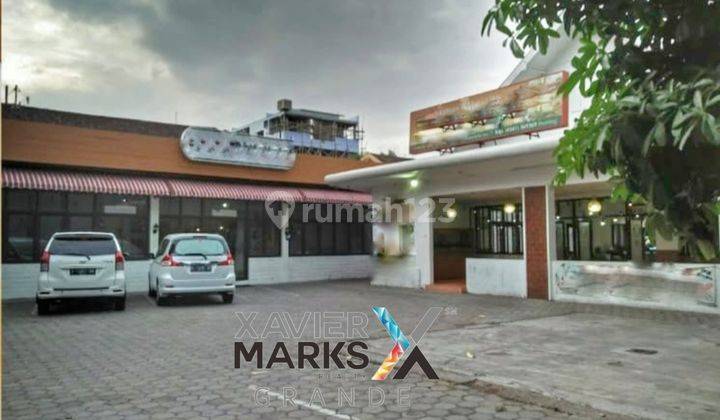 Disewakan Rumah Usaha Lokasi Strategis Kawasan Perkantoran, Parkiran Super Luas, di Klojen, Malang. 1