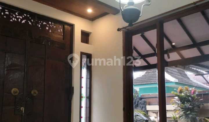 For Sale Semi-Furnished Aesthetic House, Hook Position in Sulfat, Malang City. 2
