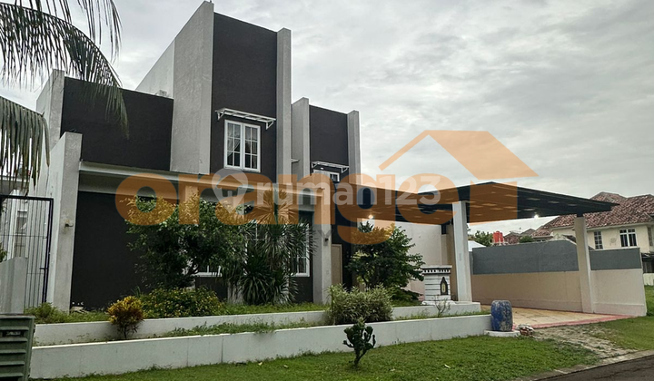 Di Jual Rumah Cantik Dengan Kolam Renang di Kota Wisata Cibubur