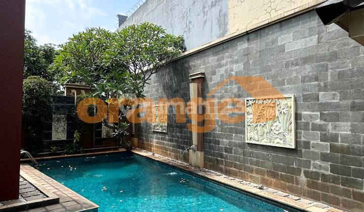 Di Jual Rumah Mewah dengan Kolam Renang di Kota Wisata Cibubur 2