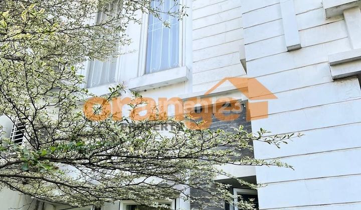 Di Jual Rumah 2 Lantai Cantik Siap Huni di Legenda Wisata Cibubur