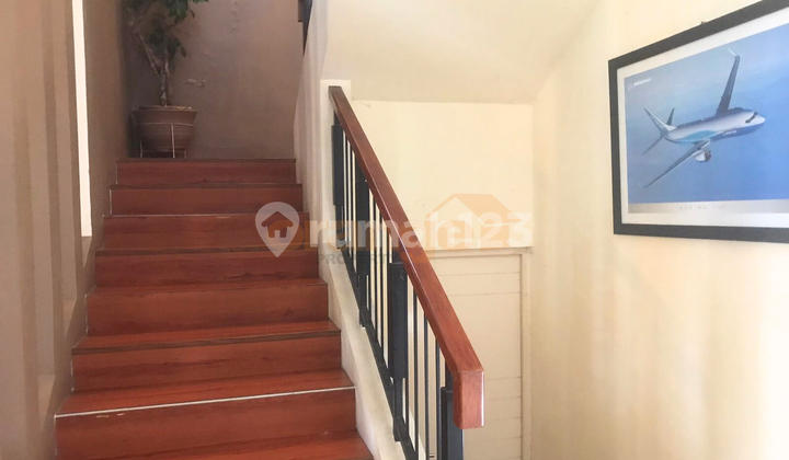 Di Jual Rumah Cantik 2 Lantai Depan Taman di Kota Wisata Cibubur 2