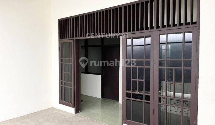 Rumah Tinggal Dekat Jalan Raya Di Jatinegara R2064 1