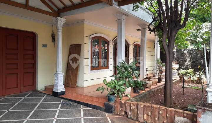 Ready-to-Occupy and Strategic House in Utan Kayu Matraman S8621 Ready-to-Occupy and Strategic House in Utan Kayu Matraman S8621