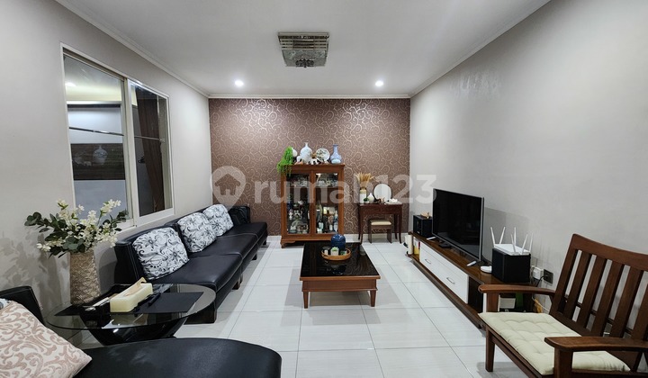 Beautiful 2-Story House Ready to Live In, Strategic Location in Cakung S8654