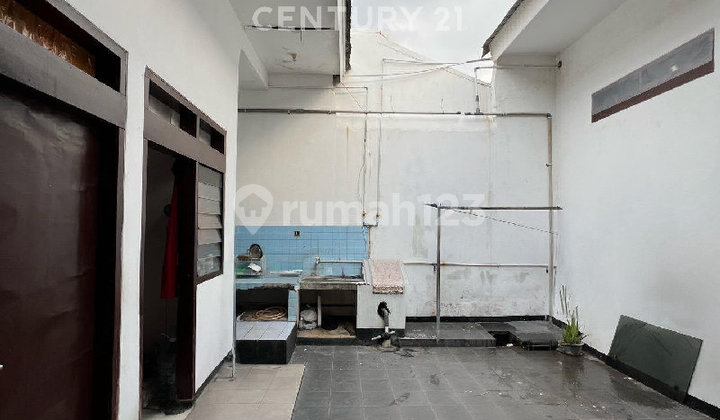 Strategic Location Residential House in Cempaka Putih R2205 2