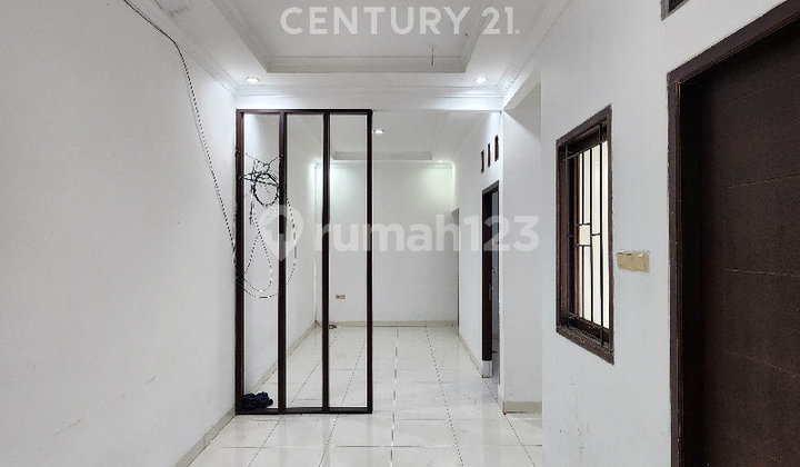 1½ Story House, Strategic Location in Sumur Batu, Kemayoran R2220
