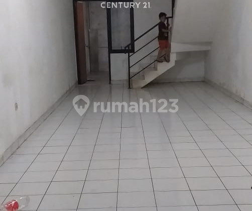 2-Story Shop House in a Good and Strategic Location in Jati