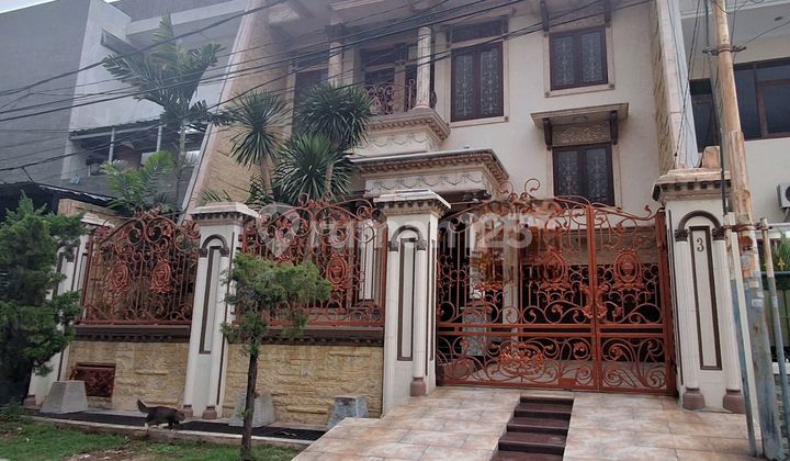 European Classic 2-Story Comfortable Ready-to-Occupy House in Pulomas R2162