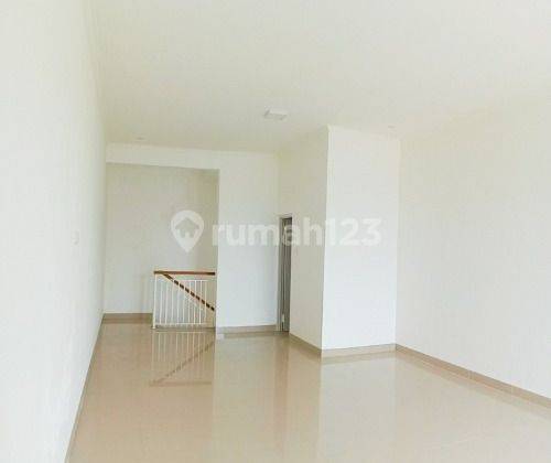 Ruko Strategis 2 Lantai Dekat Pamulang Parkir Luas 2