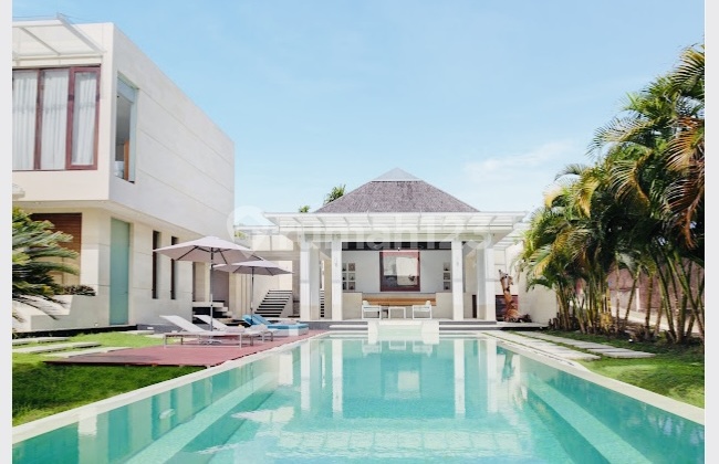 Villa Cantik 5 Bedrooms Disewakan Di Canggu Bali 