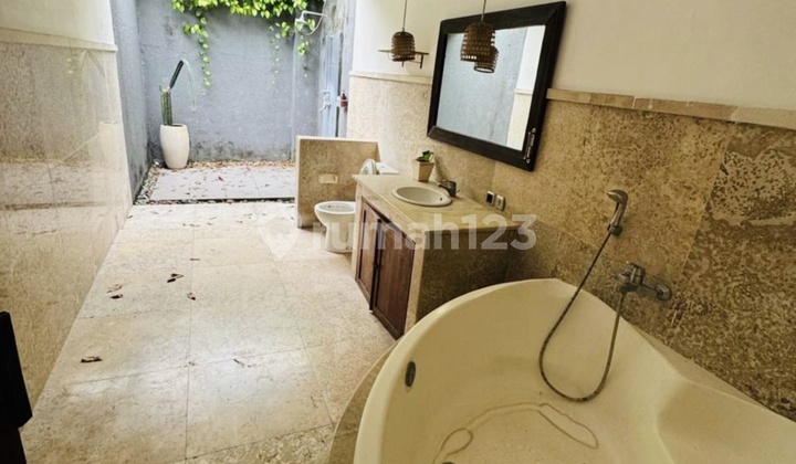 Villa 2 Bedrooms Disewakan di Umalas Badung Bali