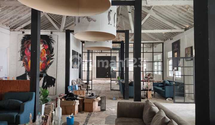 Shop House for Rent in Kerobokan Bali, Main Roadside Shop House for Rent in Kerobokan Bali, Main Roadside