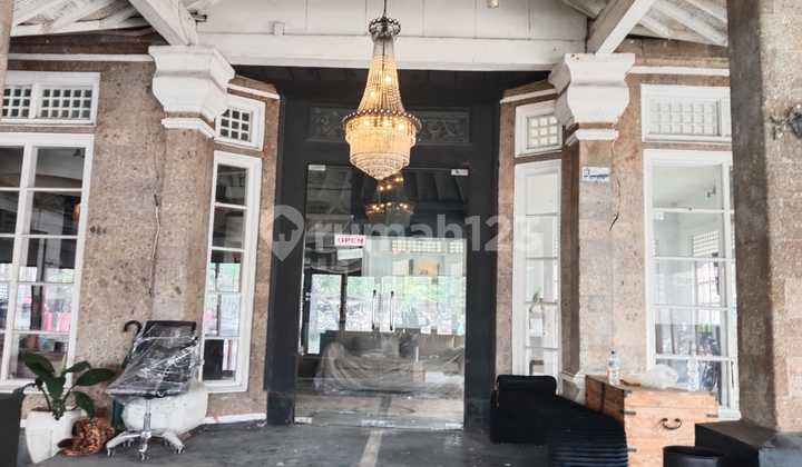Shop House for Rent in Kerobokan Bali, Main Roadside Shop House for Rent in Kerobokan Bali, Main Roadside