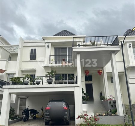"Experience Premium Living in This Exclusive Residence" For Sale: 3-Story House in Agathis Cluster, Nagrak Street, Strategic Location "Experience Premium Living in This Exclusive Residence" For Sale: 3-Story House in Agathis Cluster, Nagrak Street, Strategic Location