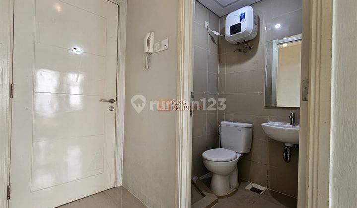 Dijual apertemen studio unfurnish cocok untuk yang sudah punya banyak barang hanya berapa menit ke mall central park dan pusat perbelanjaan lain nya  2