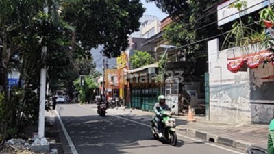 Disewakan ruko 3,5 lantai cocok untuk usaha serta perkantoran lokasi yang strategis untuk mengembangkan bisnis anda  2
