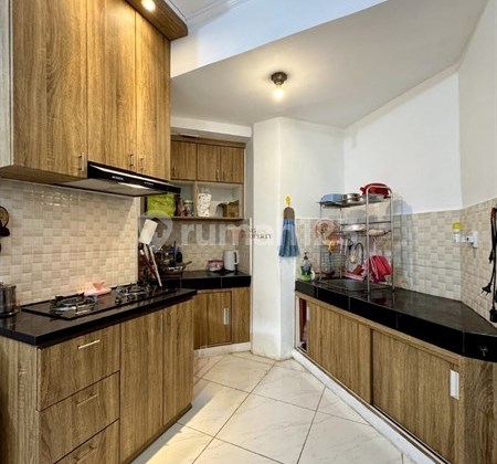 Nikmati Hidup Praktis, Nyaman, dan Bergengsi Dalam Satu Tempat! Dijual Apartemen Mediterania Gajah Mada 3Br Furnish Cocok untuk Investasi dan Hunian