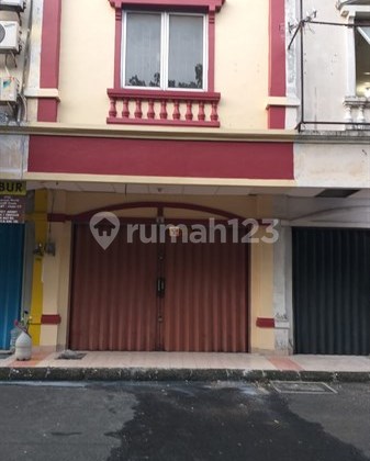 "Prime Location! For Rent: 2-Story Shop House in Taman Surya Kalideres Commercial Area, Affordable Shop House Rent - A Promising Business Spot" "Prime Location! For Rent: 2-Story Shop House in Taman Surya Kalideres Commercial Area, Affordable Shop House Rent - A Promising Business Spot"