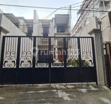 For sale: 2-story unfurnished house in Kemanggisan, ideal for newlyweds and investment. Strategically located near Binus University and the Binus culinary area. For sale: 2-story unfurnished house in Kemanggisan, ideal for newlyweds and investment. Strategically located near Binus University and the Binus culinary area.