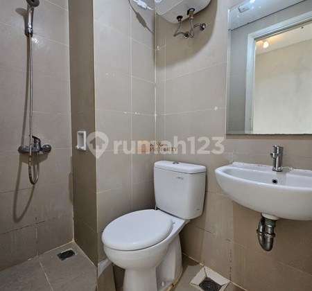 Apartemen Bersih, Aman, dan Siap Huni. Dekat Mall, Transportasi Umum, dan Pusat Kuliner Disewakan Apartemen Studio Unfurnish di Madison Park Dekat Mall Central Park 2