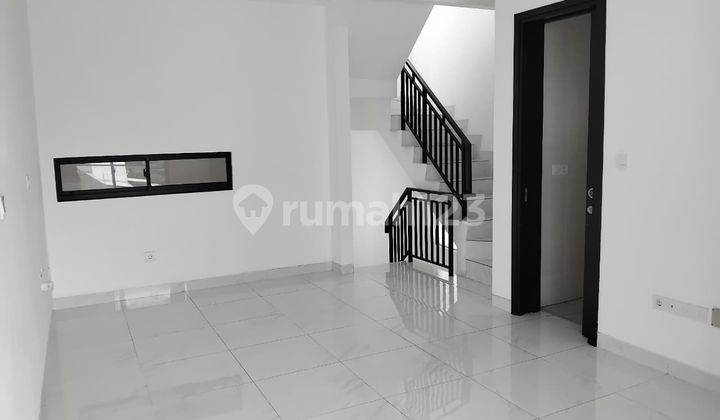Rumah 3 LT Ad Balkon D Pik Siap Huni D Jual Murah