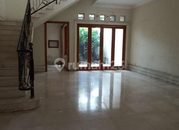 Rumah 2Lt D Melawai di Sewakan Siap Huni Bs Utk Usaha