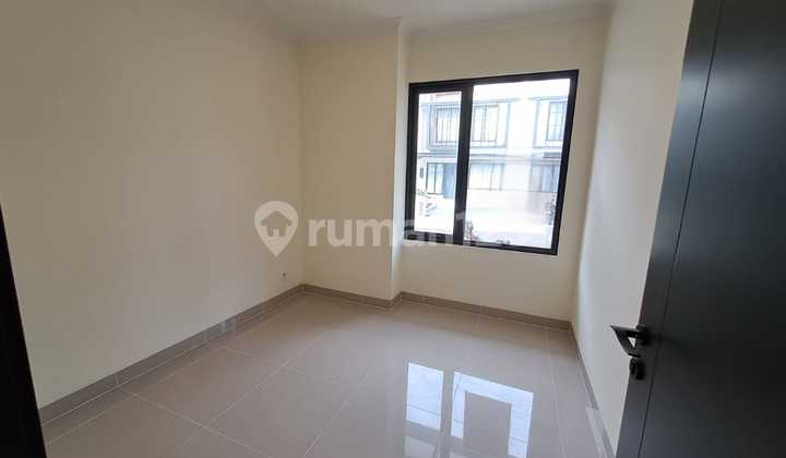 For Sale House Near Club House in Leonora Gading Serpong Cluster 2