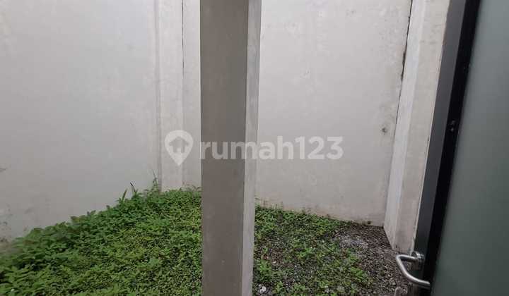 Dijual Rumah Full Furnish Hadap Selatan Fleekhauz Bsd Tangerang 2
