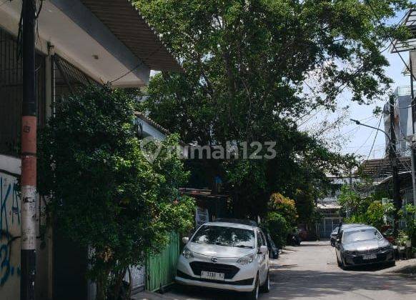 Rumah 1,5 Lantai Hadap Utara di Taman Permata Indah 2 Jakarta Utara 1