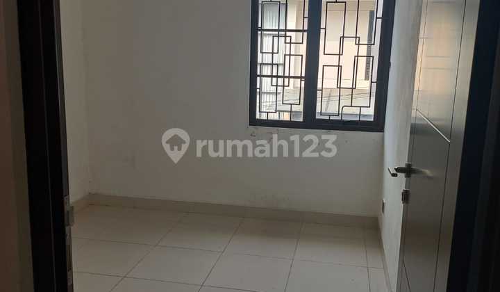 For Sale 2-Story Ready-to-Occupy House in Nusaloka Park BSD Tangerang 2