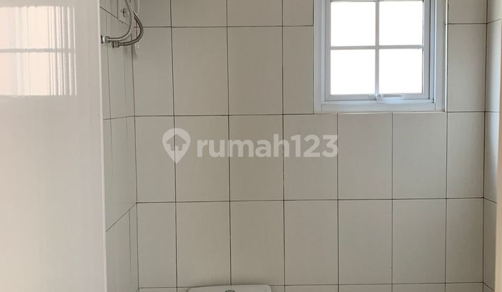 Dijual Rumah 3 Lantai Semi Furnished Hadap Pool di Alesha House, Vanya Park BSD 2