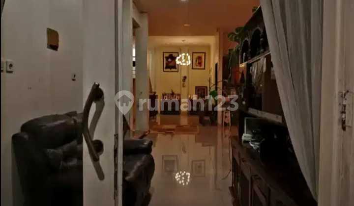 Disewakan Rumah Classic Modern Design Nusaloka BSD City Semi furnished