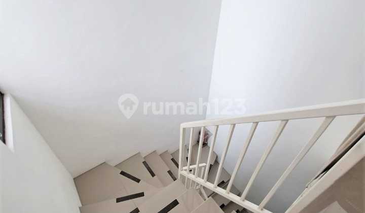 Dijual Rumah Semi Furnished di Cluster The Oasis Bintaro 2