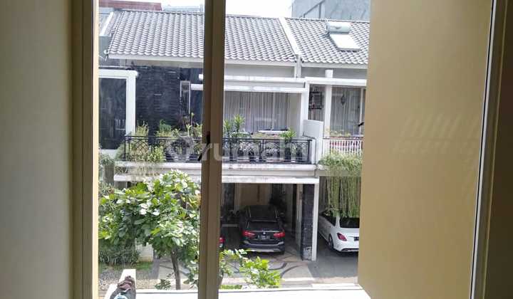 Rumah Bagus 4 Lantai Type Mezzanine di Kebayoran Village Bintaro Jaya