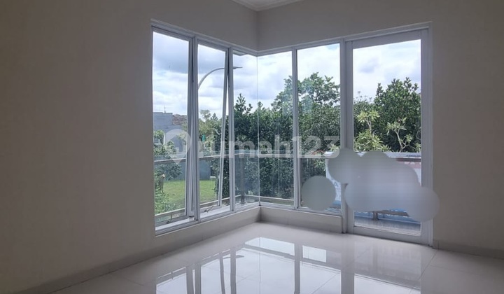 For Sale Luxury Hook House Facing Park In Delatinos BSD 2