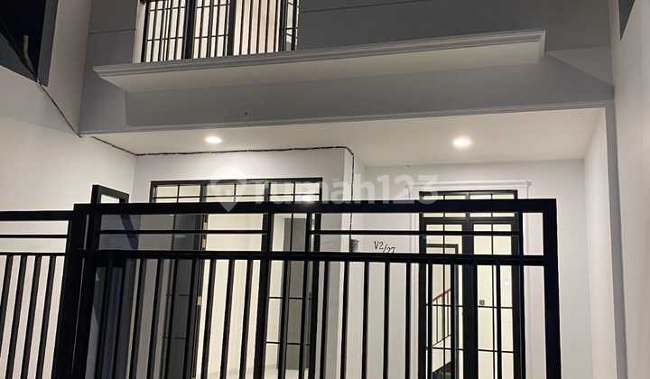 DIJUAL Rumah Modern Klasik Lokasi Super Strategis di Kencana Loka, BSD