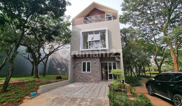 Dijual Rumah Hook Bangunan Mandiri 3 Lantai With Attic di Greenwich, BSD City