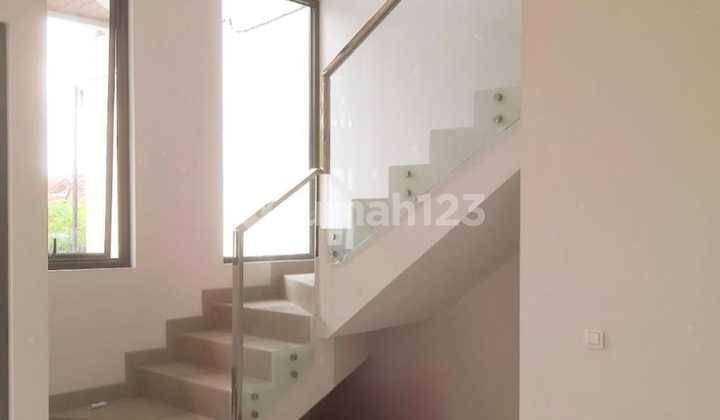 Dijual Rumah Bangunan Baru Siap Huni 2 Lantai di Villa Melati Mas 2