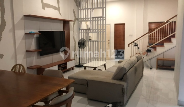 Dijual Rumah Bagus 3,5 Lantai SHM Siap Hunu Di Regency Villa Melati Mas