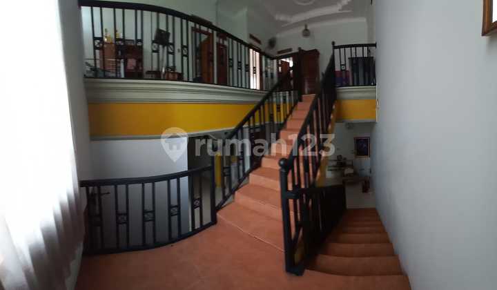 DI JUAL RUMAH Bagus 2 Lantai di Banjar Wijaya 2