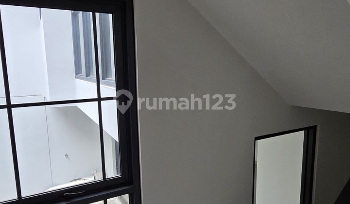 Dijual Rumah Cantik Di Cluster Aeter BSD Green Wich Tangerang 2