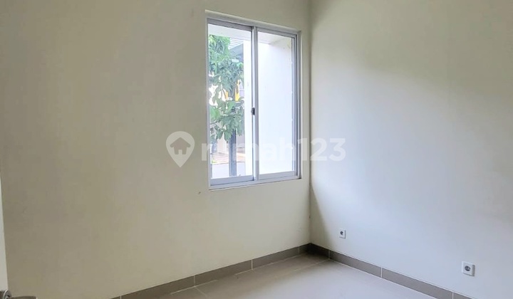 For Sale Beautiful 2-Story House 7x12 Wide Near Lake in Agnesi Symphonia Cluster Gading Serpong Tangerang 2