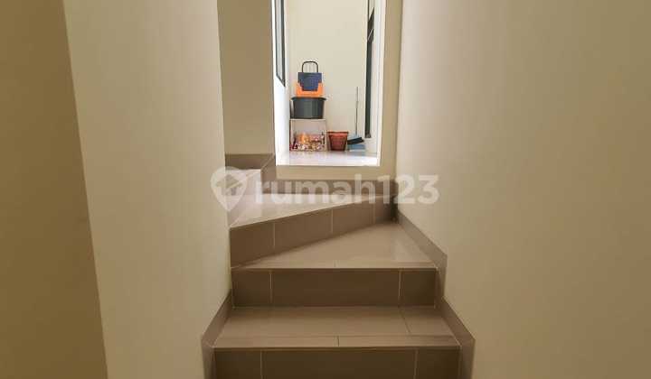 Dijual Rumah 2 Lantai Semi Furnished Siap Huni Cluster Baroni Gading Serpong 2